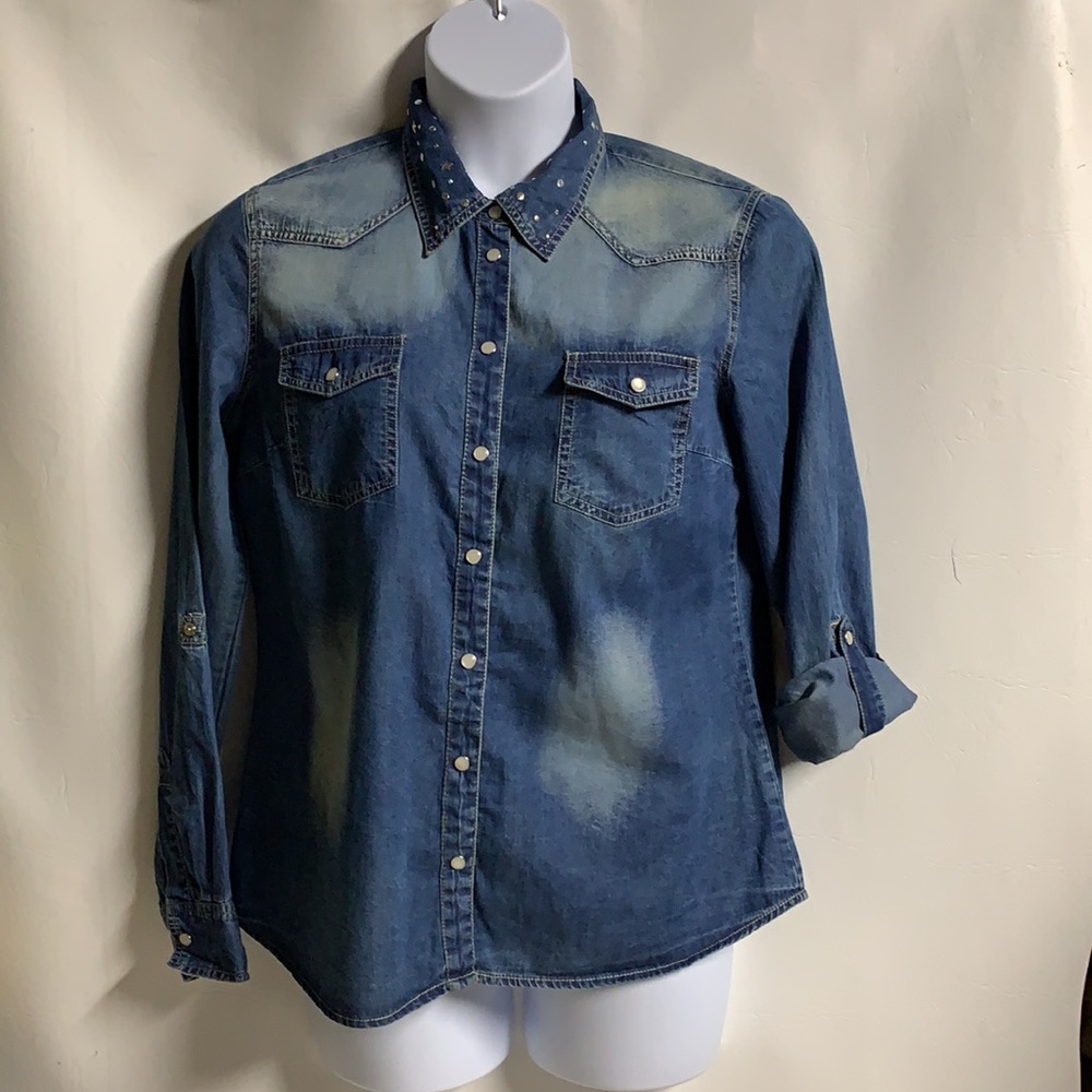 Jillian blu M blue factory distress button down tab sleeves studs collar shirt.